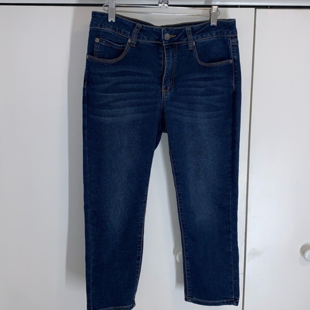 Tahari Women's Stretch Skinny Straight Leg Jean Size 8 Medium Wash 22"